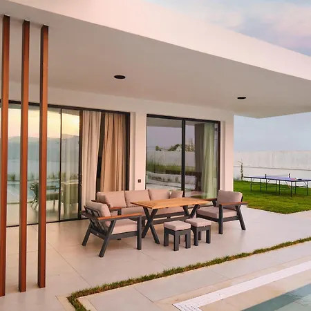 Βίλα Ashta / Color Block