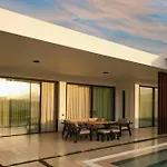 Villa Ashta / Color Block