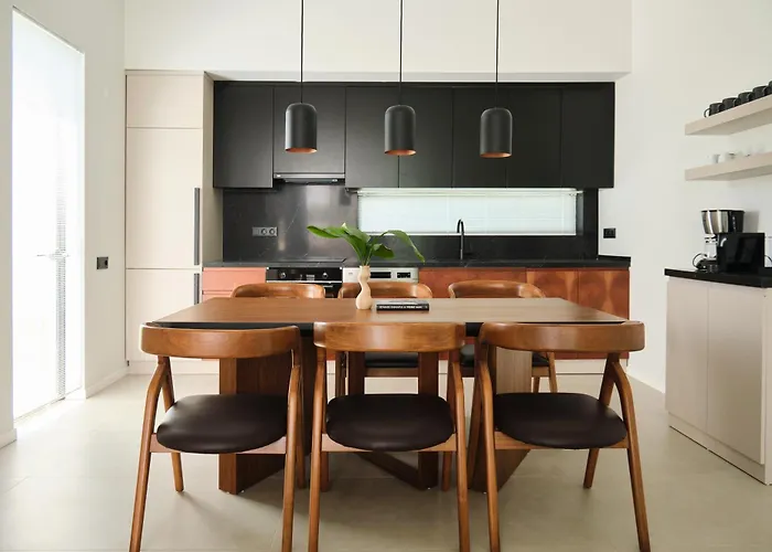Ashta / Color Block